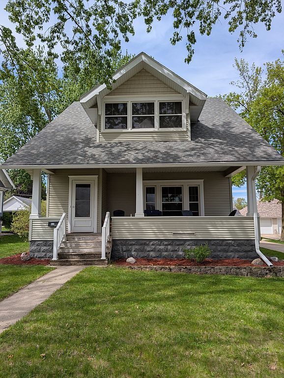 1126 W Cedar St - Property Image