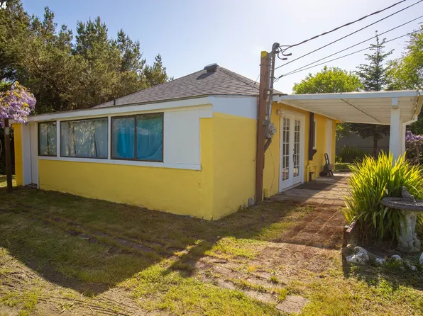 247 Hall Ln, Lakeside, OR 97449