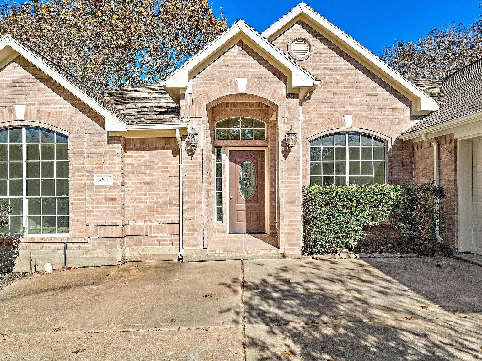 4 bed, 3.0 bath, 2565 sqft, $5,000 — Photo 3