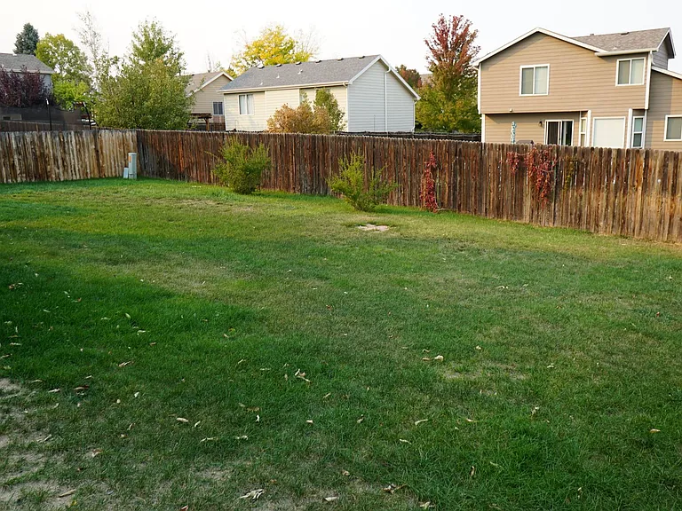 324 Saturn Dr — Photo 17