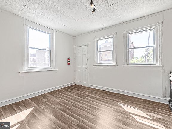 3rd image of 2204 Yelland St