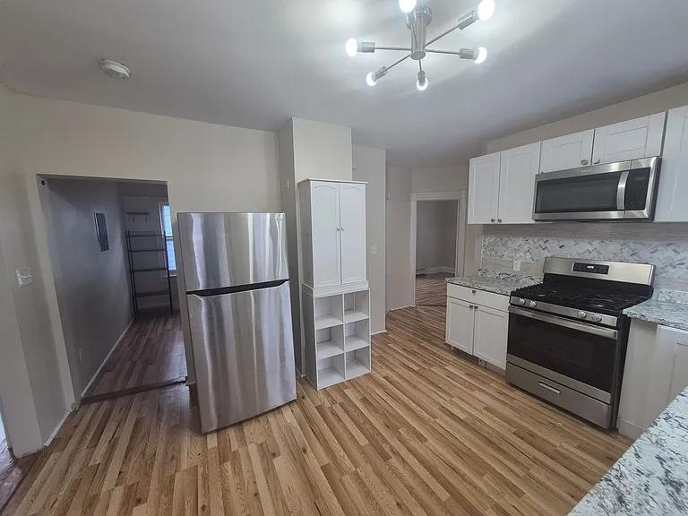 25 Howard Ave — Photo 7