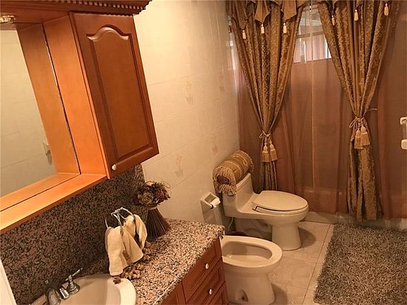 5th image of 7240 N Oakmont Dr