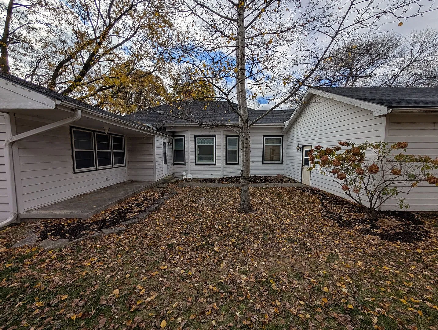 Spacious 3-Bedroom Ranch in the Heart of Growing Gretna — Photo 4