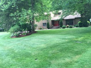 21 Walts Hl, Bloomfield, CT 06002