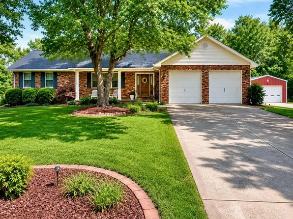 611 Anna Dr, Dexter, MO 63841