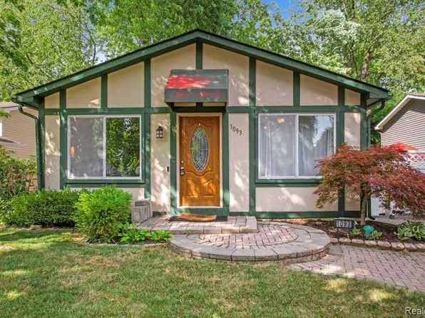 1093 Hendricks Way, Waterford, MI 48328