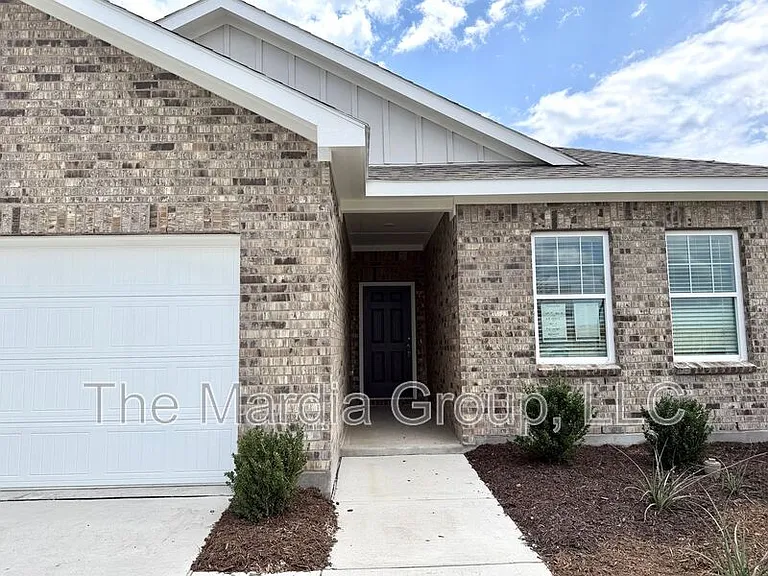 1213 Herring Dr — Photo 3
