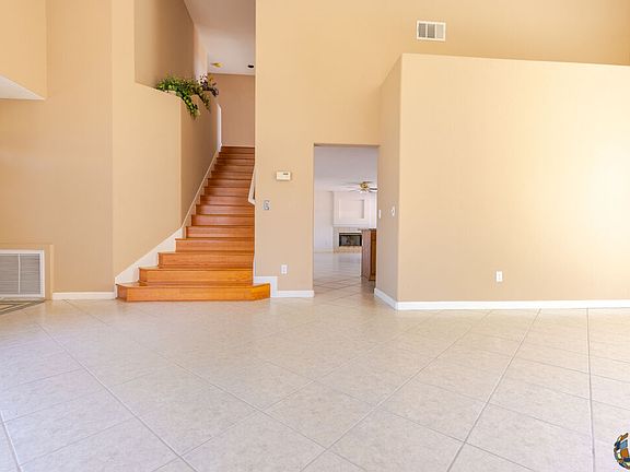 5th image of 670 Sagebrush St