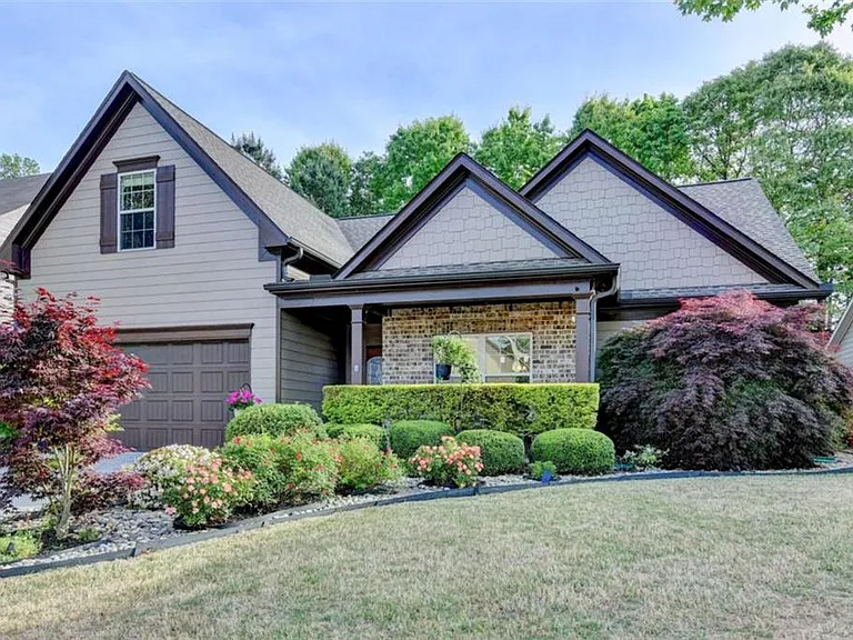 2130 Line Dr — Photo 2