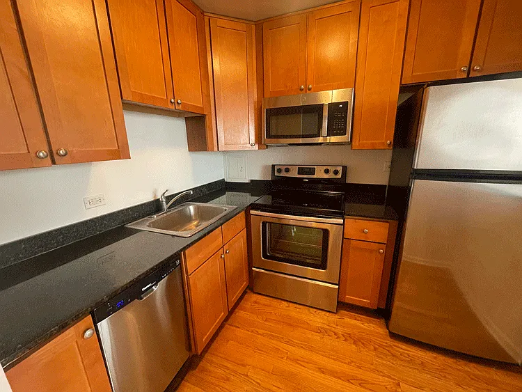 Sheridan Tower - 5650 N Sheridan Rd — Photo 19