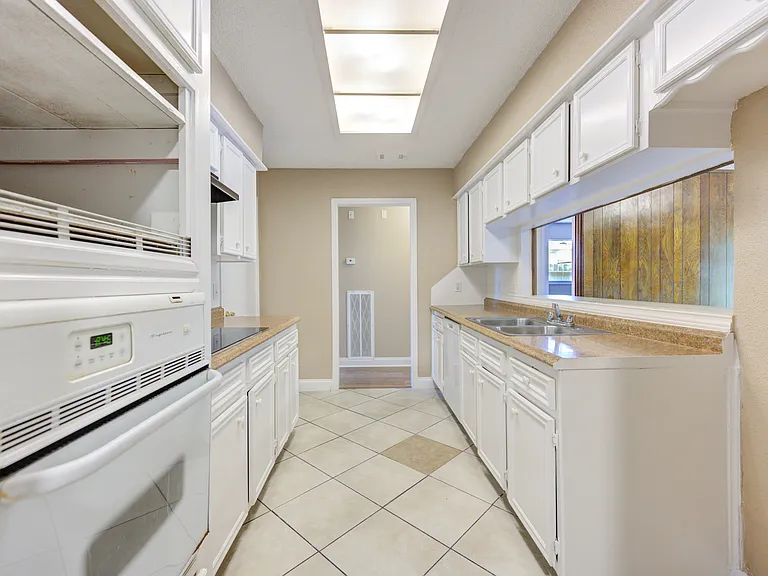 2427 Ridgemont Dr — Photo 20