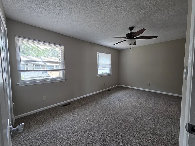 314 Falling Ln — Photo 10