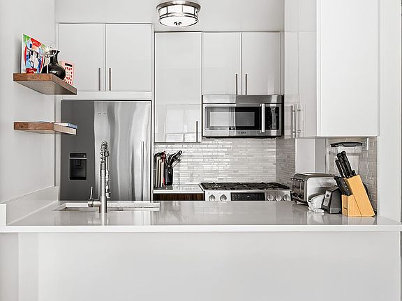 3rd image of 200 Rector Pl APT 34H