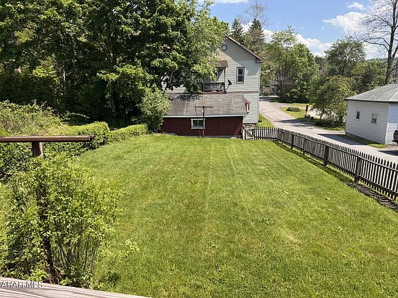 5th image of 139 Reed St