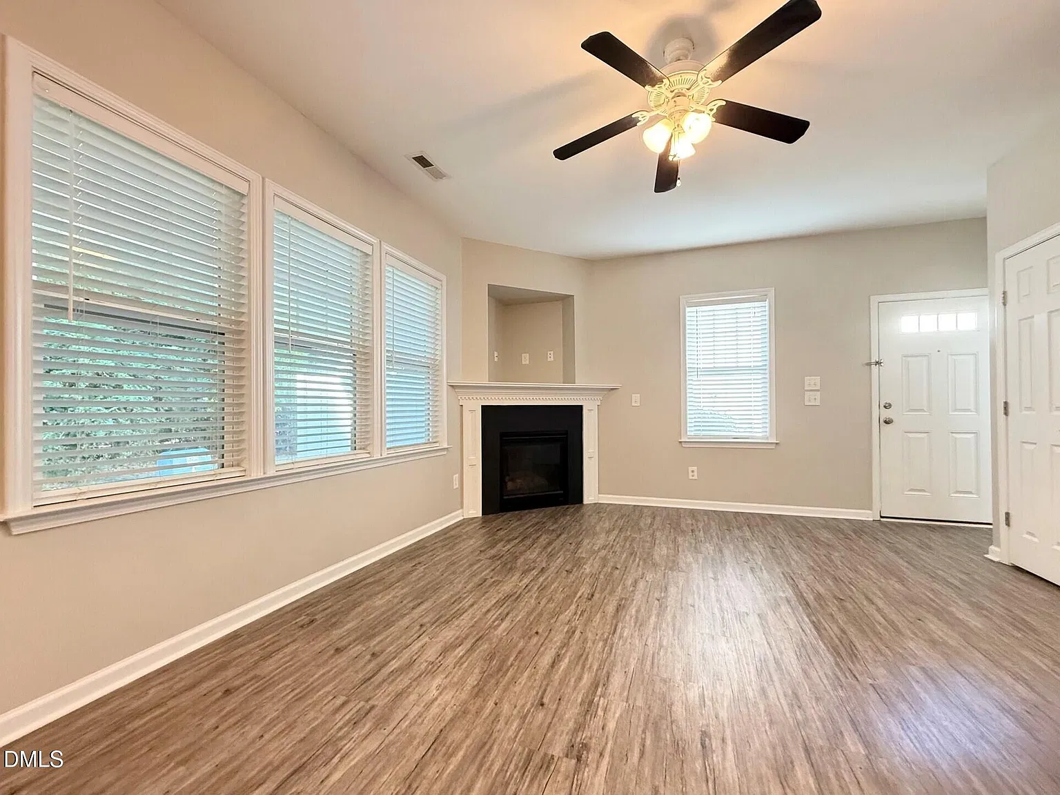 3 bed, 2.5 bath, $1,850 — Photo 2