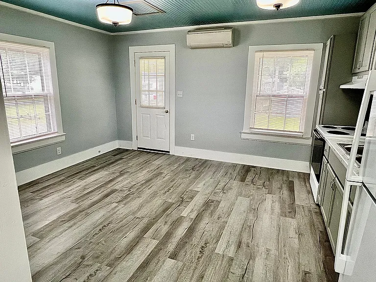 4531 Sunset Ave — Photo 7