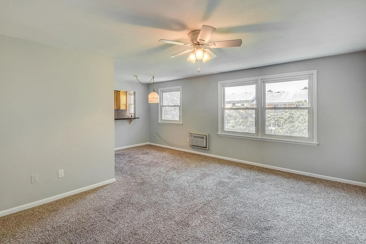2 bed, 986 sqft, $1,900 — Photo 3