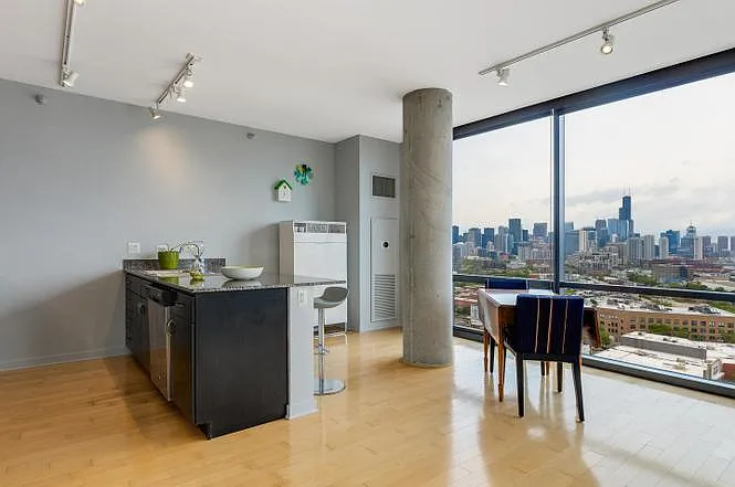 860 W Blackhawk St #1808 — Photo 11