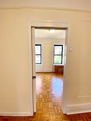 4th image of 220 E 78th St APT 27