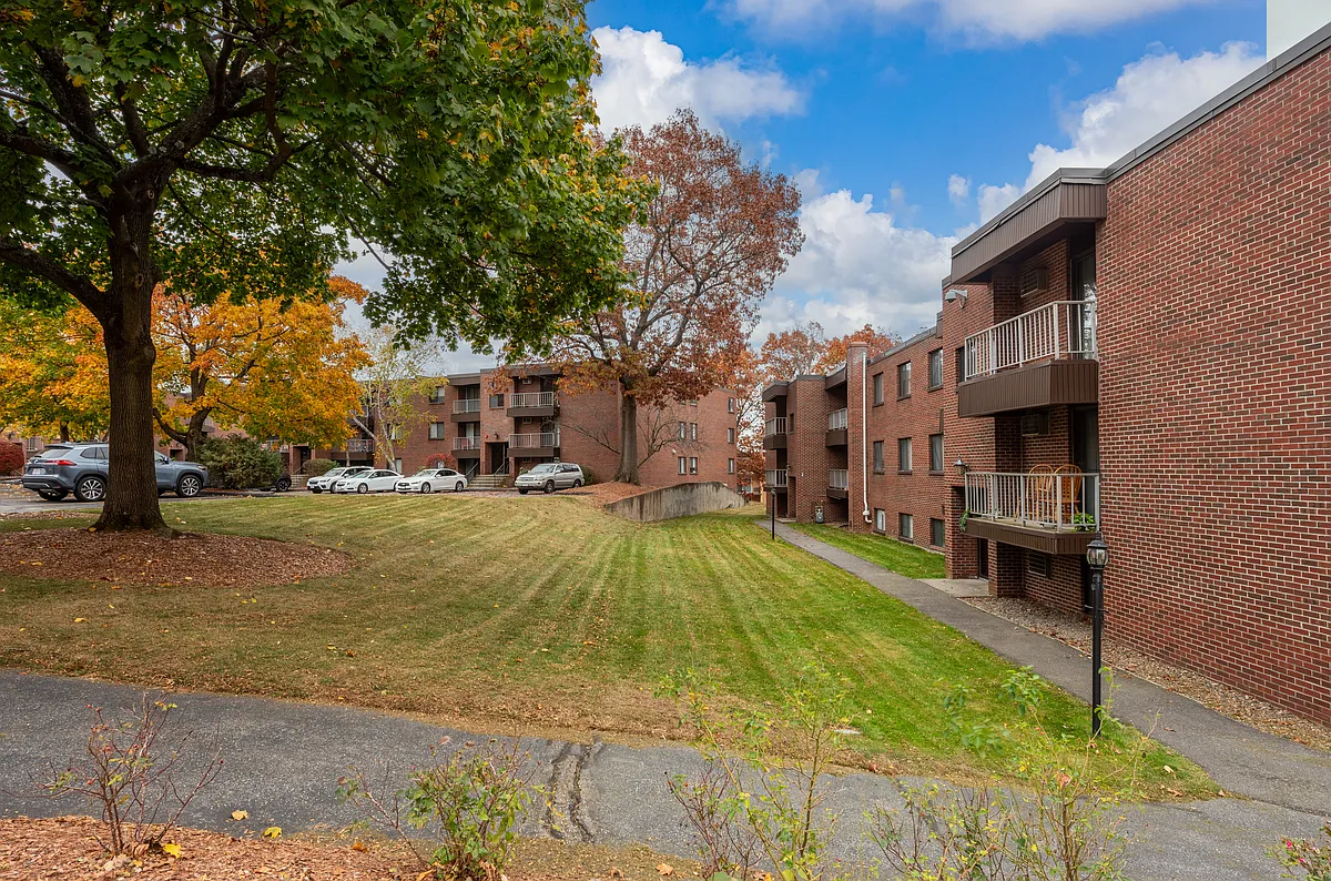 Building Photo - Ledgewood Court