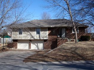 2409 SW Paris Dr, Blue Springs, MO 64015