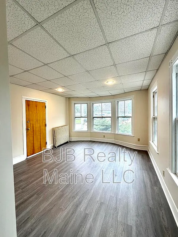 Building Photo - 596 Preble St #2