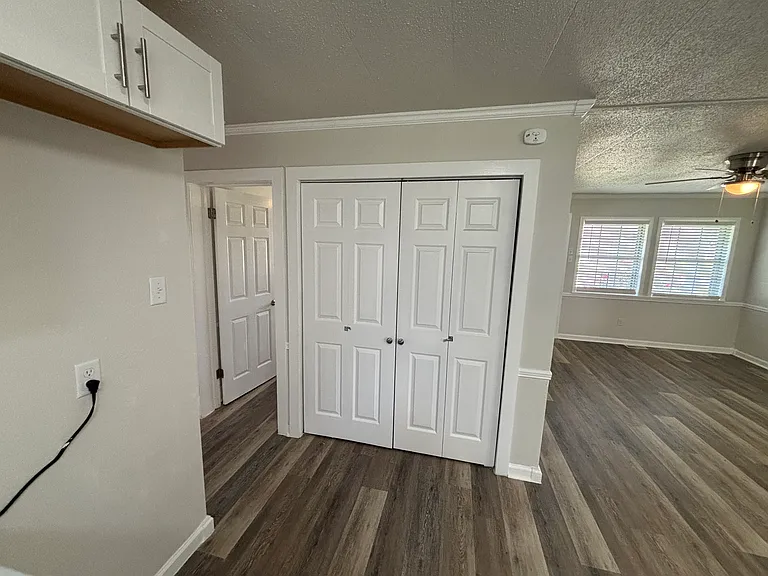 8100 N Claremont Ave — Photo 11