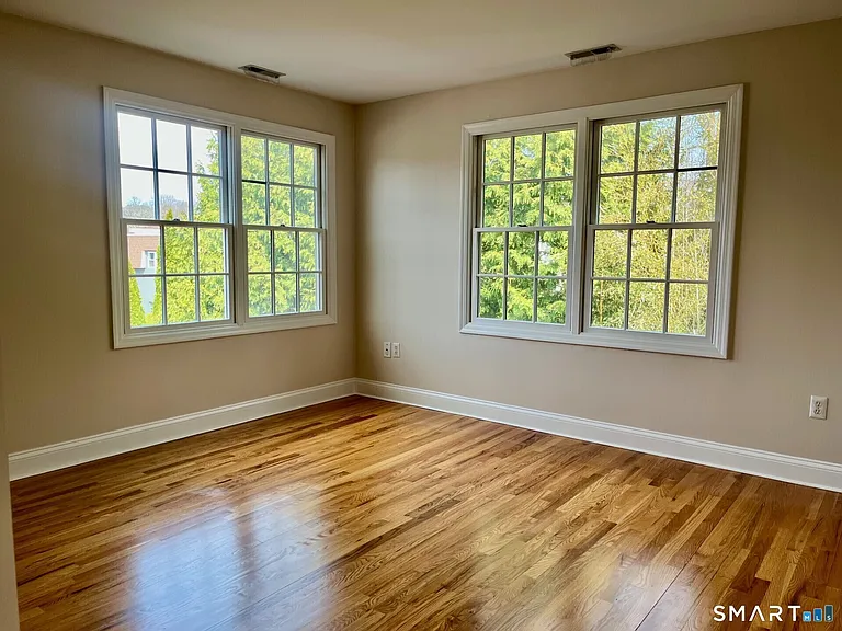 56 East Ave — Photo 8