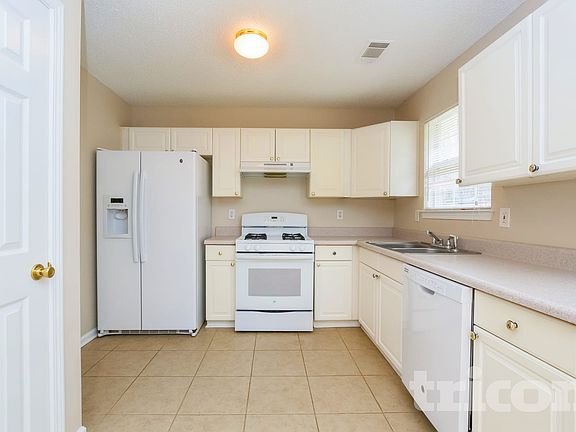 5th image of 2832 Knoll View Pl
