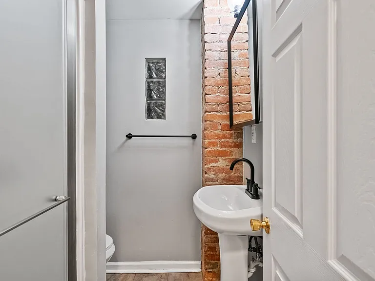 7 Greeley St — Photo 10