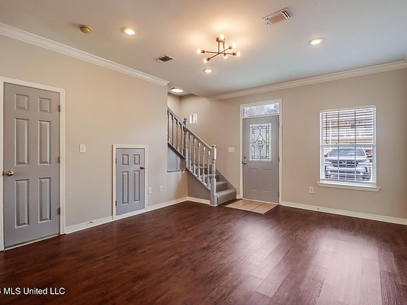 3rd image of 1321 Foxwood Pl