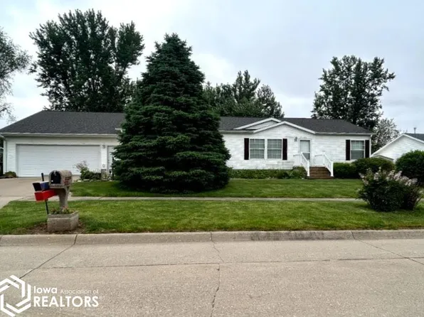 902 Prairie Ln, Marshalltown, IA 50158