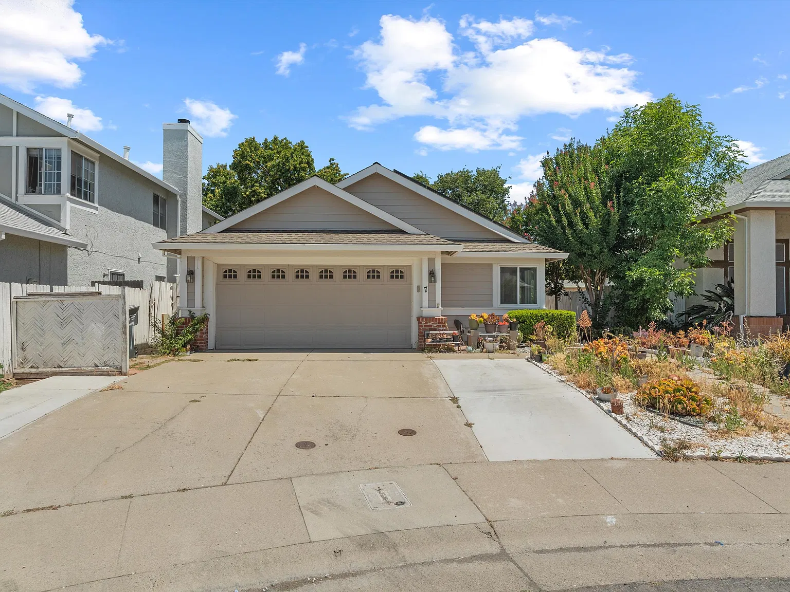 3 bed, 1210 sqft, $2,400 — Photo 1