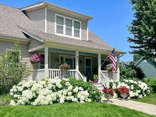 658 Indian Path Rd, Grayslake, IL 60030