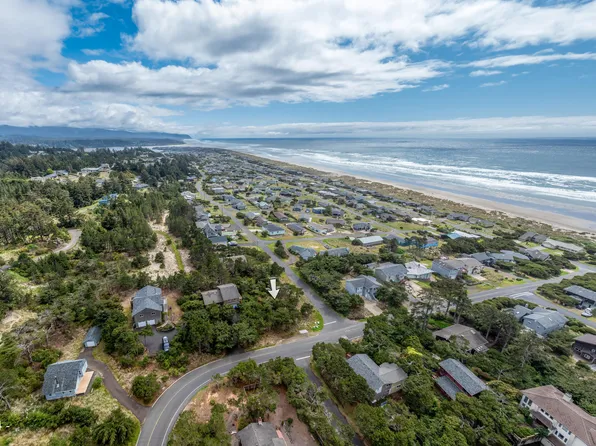 1817 NW Sandpiper Dr, Waldport, OR 97394