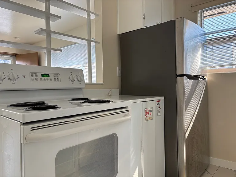 203 3rd Ave S #6 — Photo 4
