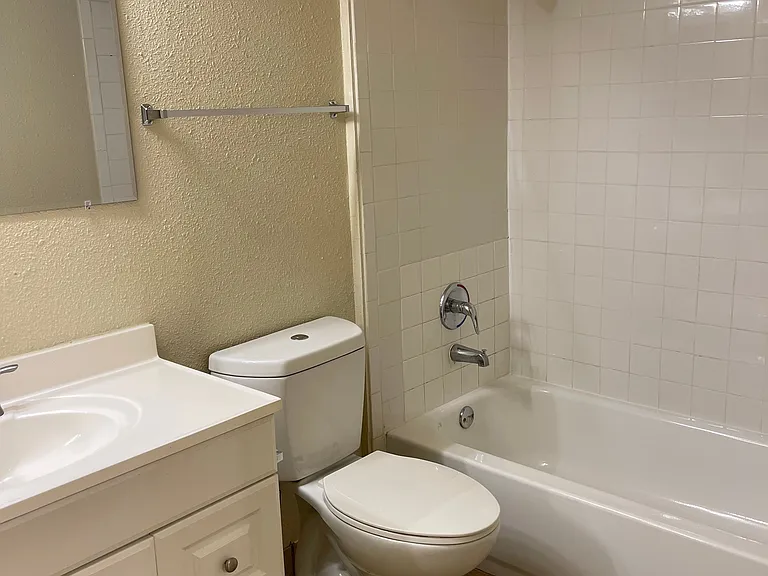 Marbach Manor Apartments — Photo 42