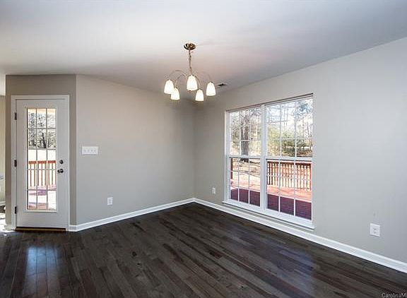 5th image of 6127 Colchester Ln
