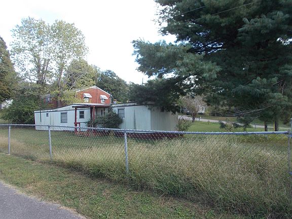 5th image of 109 Bowker St
