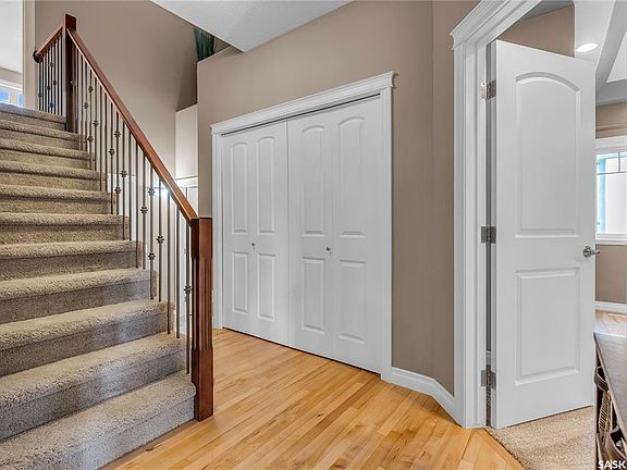 5th image of 303 Brookside Dr