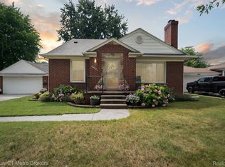 44921 Kemp St, Utica, MI 48317