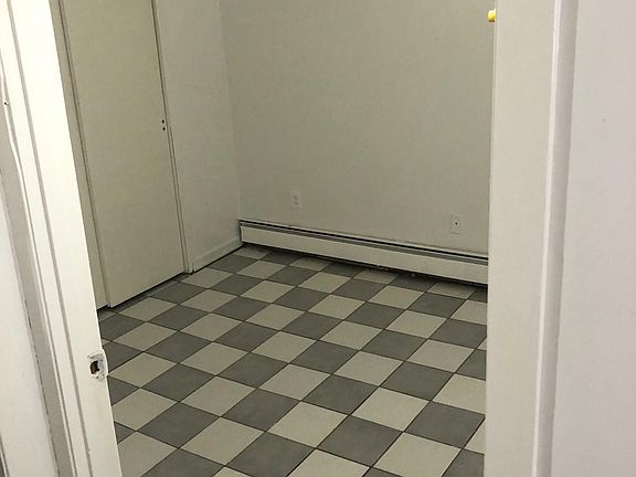 3rd image of 1317 Kearney Ave