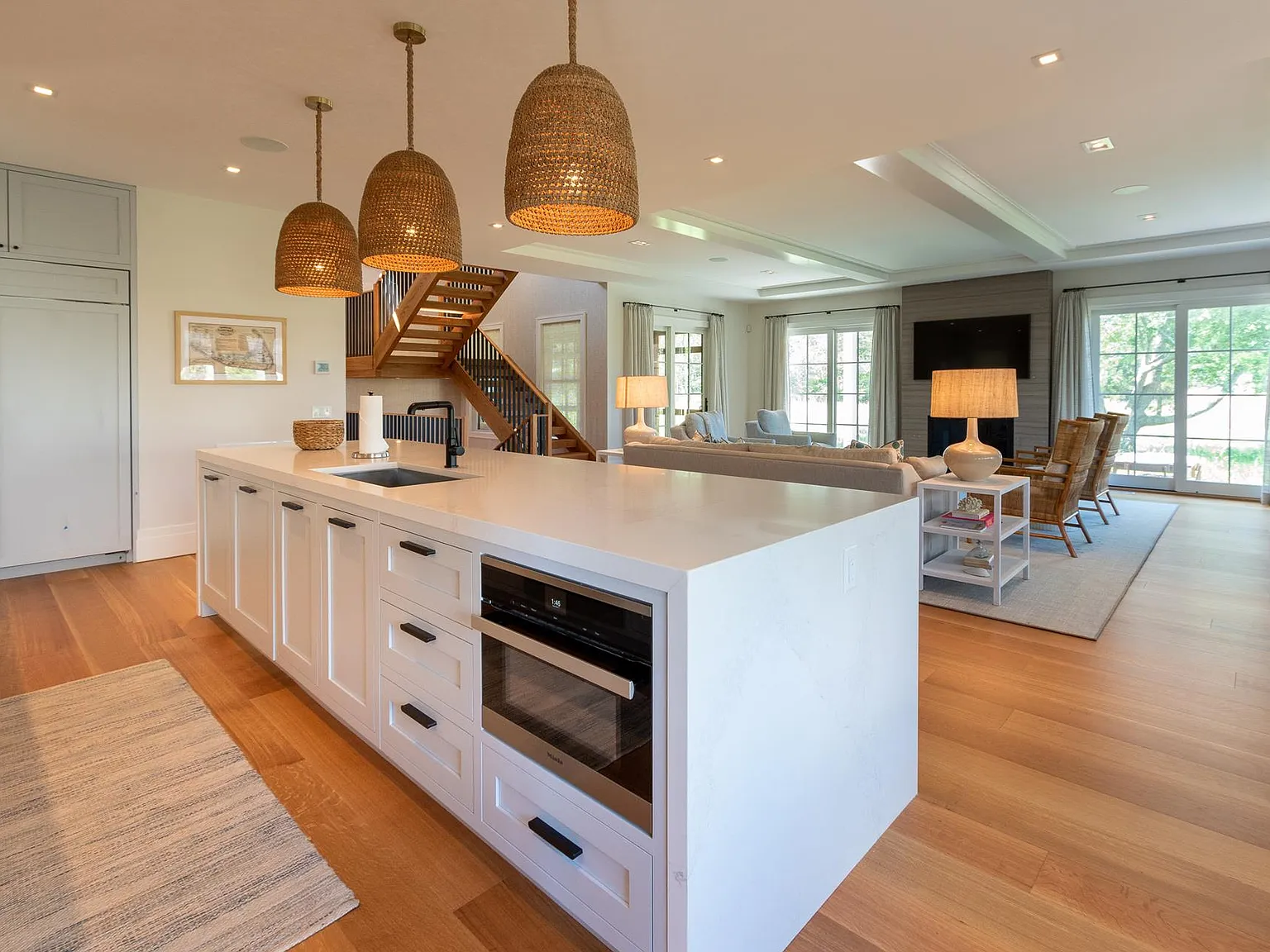 6 bed, 8.0 bath, 4571 sqft — Photo 2