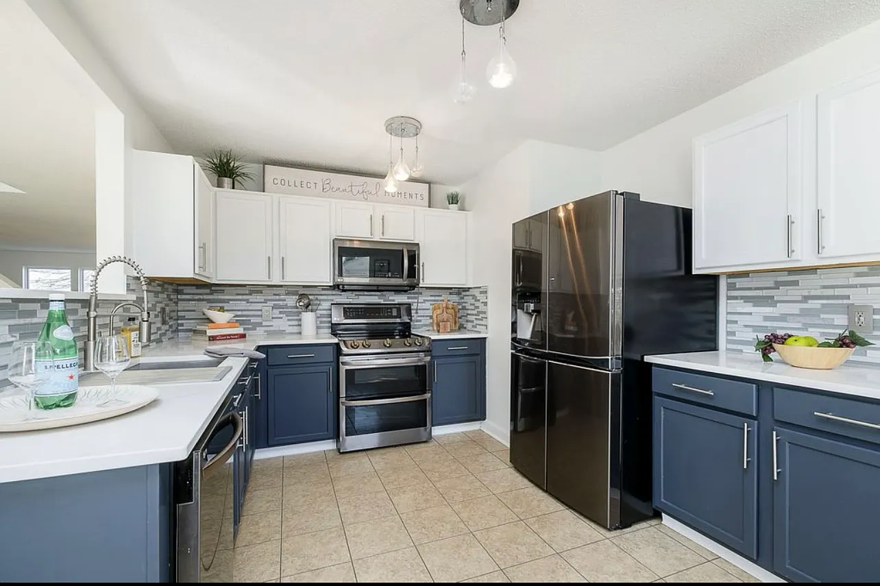 8813 Browns Valley Ln — Photo 3