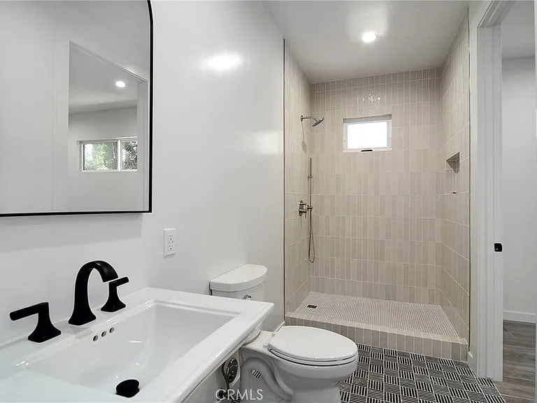9618 Kentland Ave — Photo 25