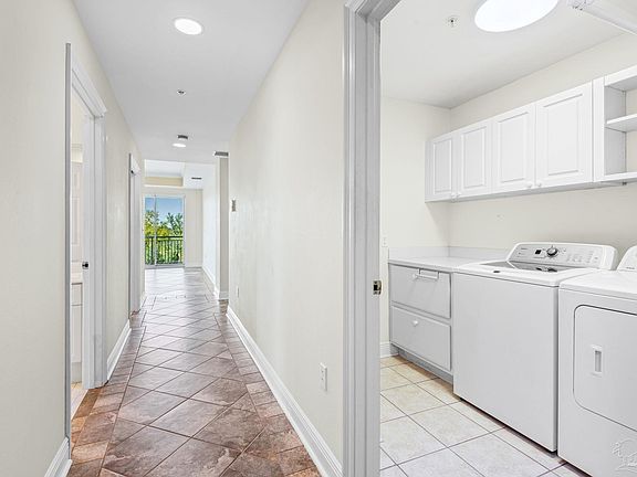 4th image of 1700 Scenic Hwy APT 403