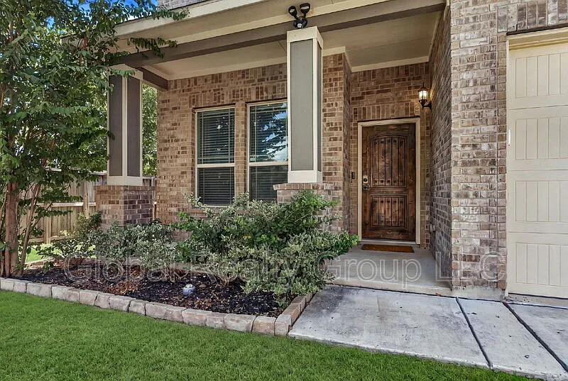 4 bed, 3.0 bath, 2464 sqft, $2,695 — Photo 4
