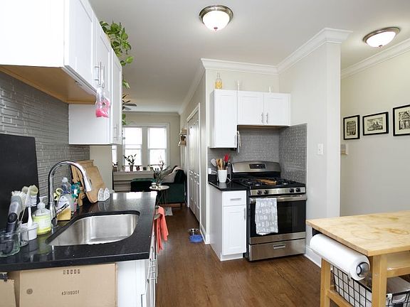 3rd image of 3819 N Greenview Ave #N4