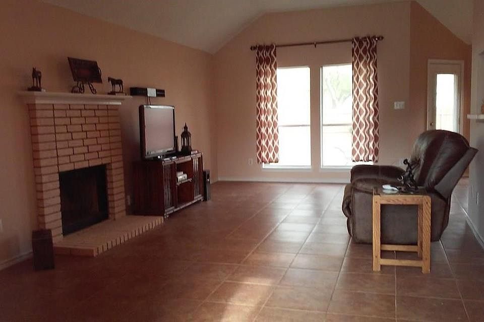2nd image of 148 Summerhill Dr